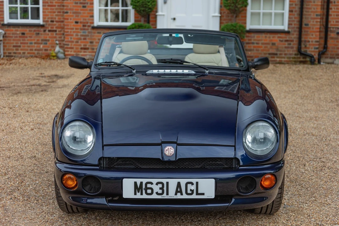1995 MG RV8 - Image 13 of 30