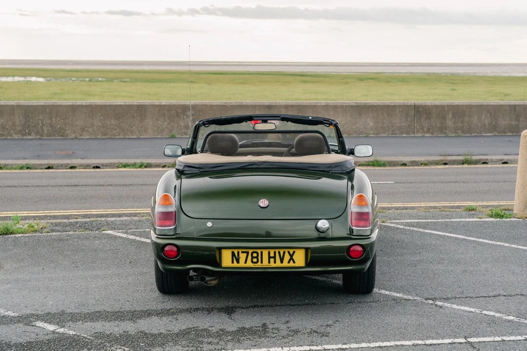 1995 MG RV8 - Image 13 of 30