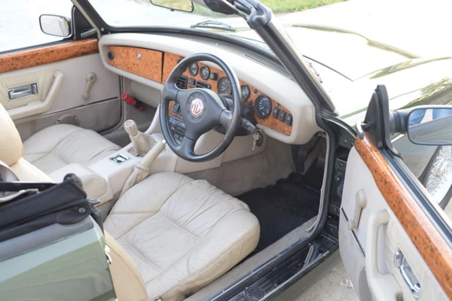 1995 MG RV8 - Image 10 of 13