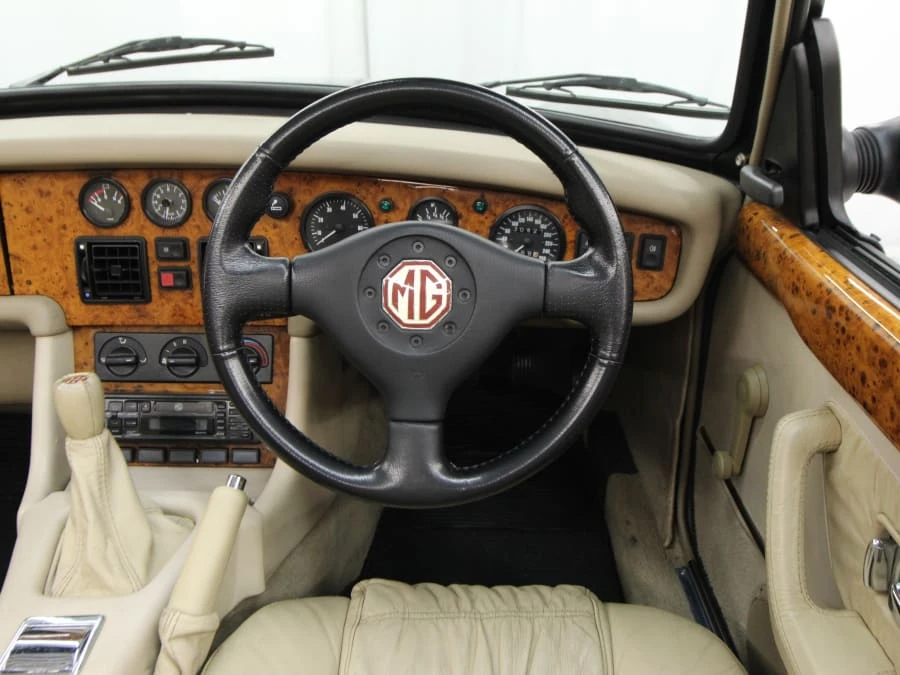 1995 MG RV8 - Image 25 of 31