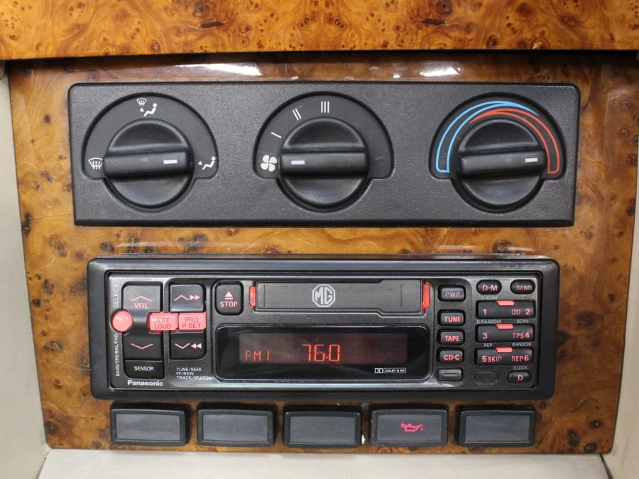 1995 MG RV8 - Image 30 of 31