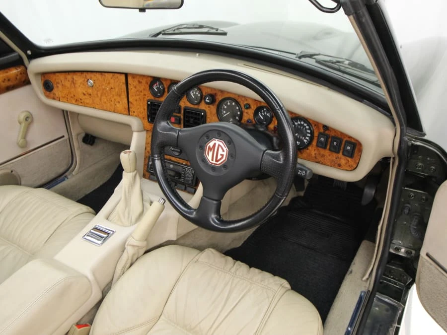1995 MG RV8 - Image 26 of 31
