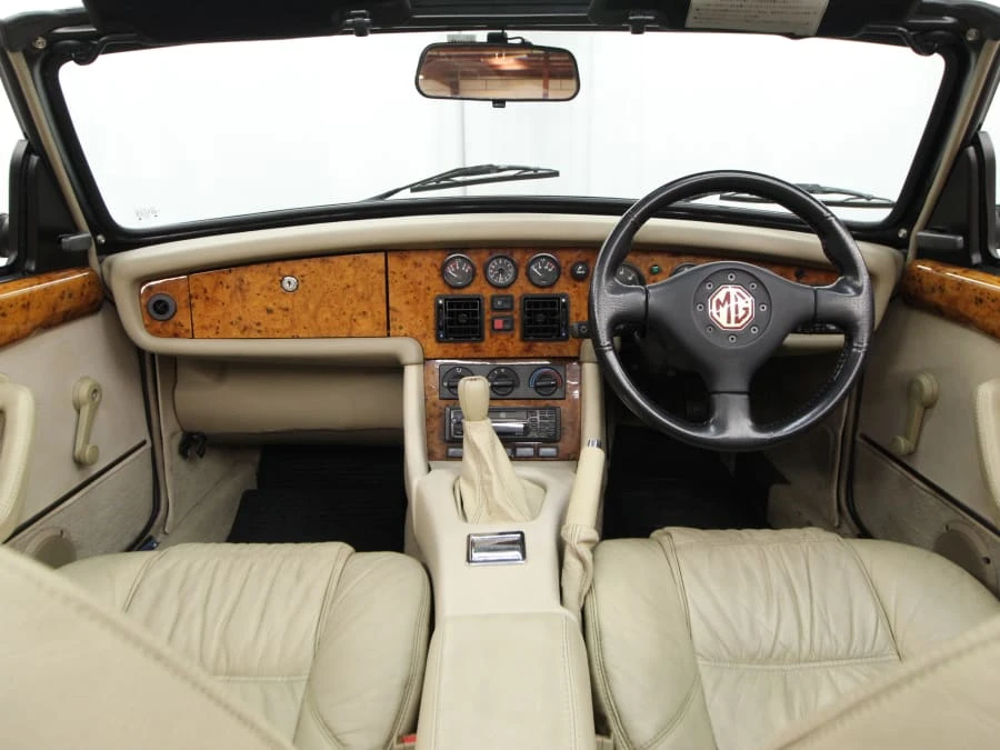 1995 MG RV8 - Image 23 of 31