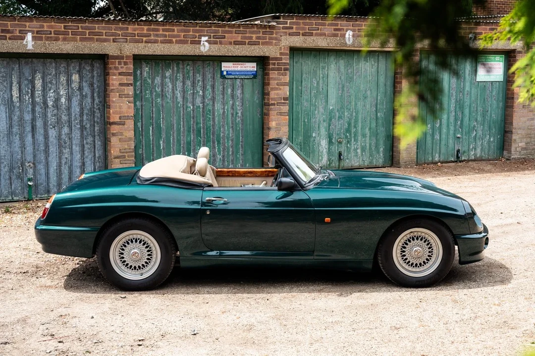1995 MG RV8 - Image 11 of 31