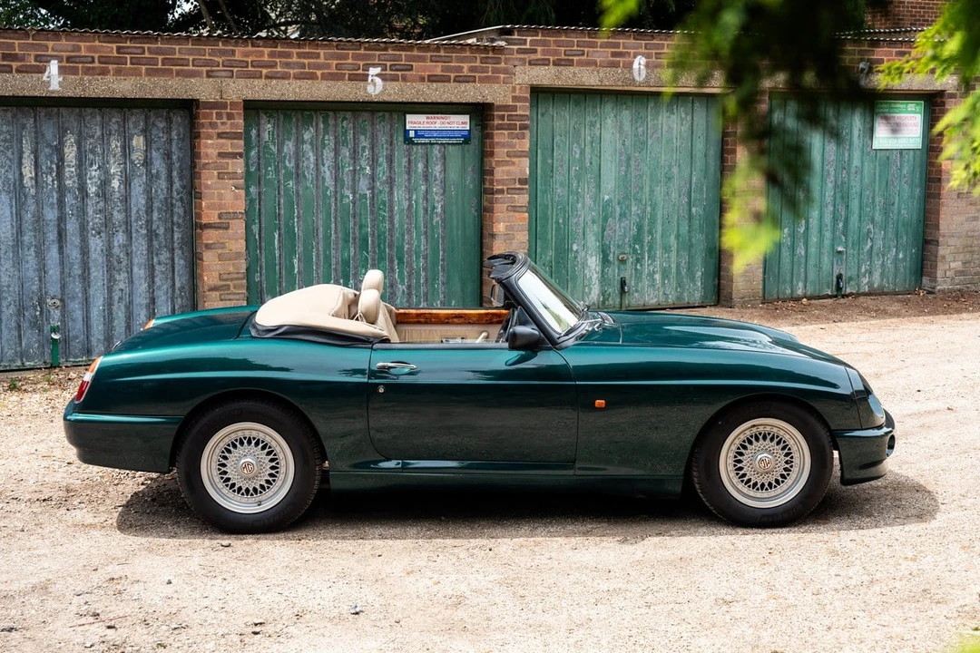 1995 MG RV8 - Image 11 of 31