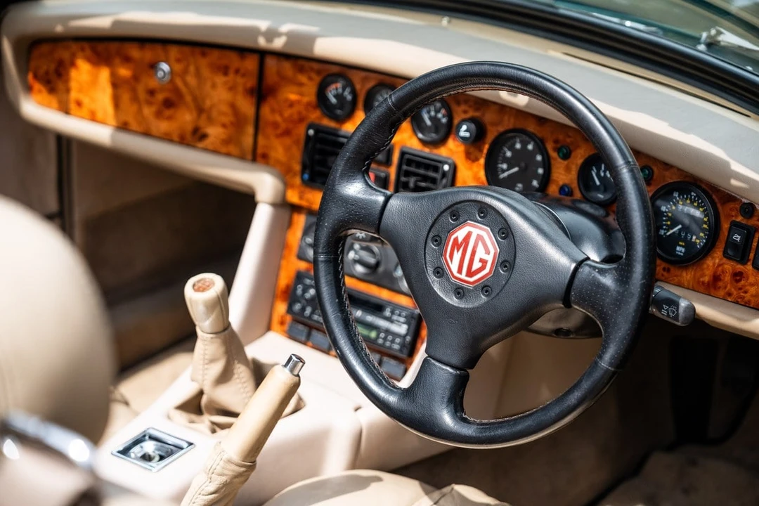 1995 MG RV8 - Image 6 of 31
