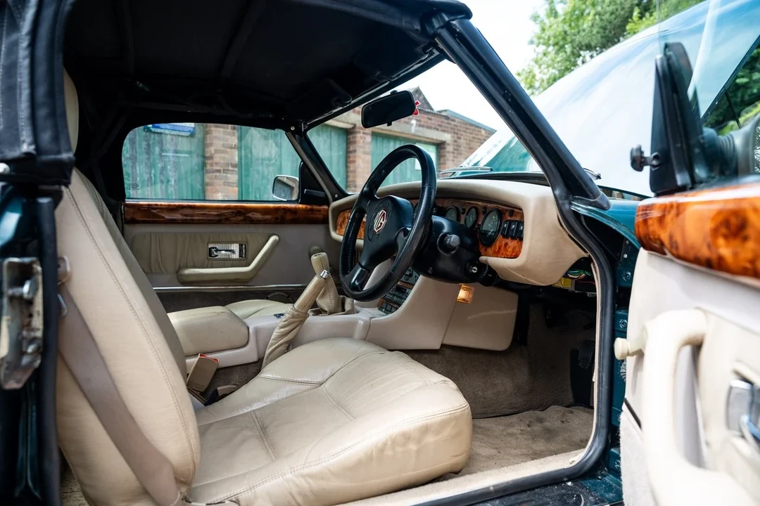 1995 MG RV8 - Image 8 of 31