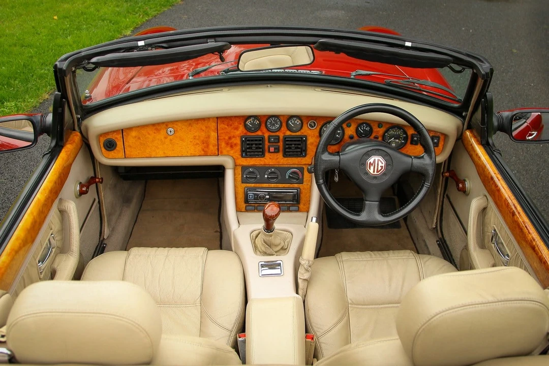 1995 MG RV8 - Image 29 of 30
