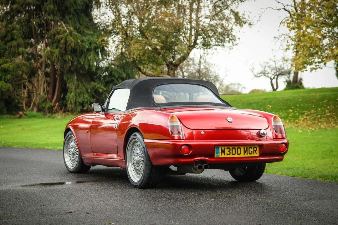 1995 MG RV8 - Image 18 of 30