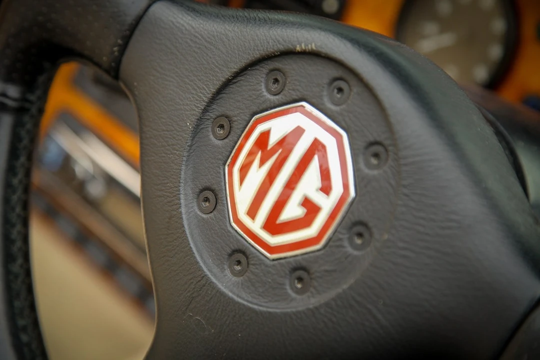 1995 MG RV8 - Image 21 of 30