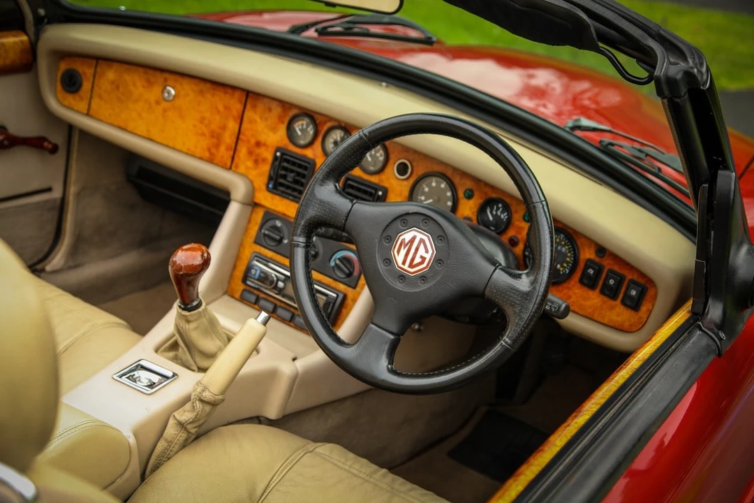 1995 MG RV8 - Image 19 of 30