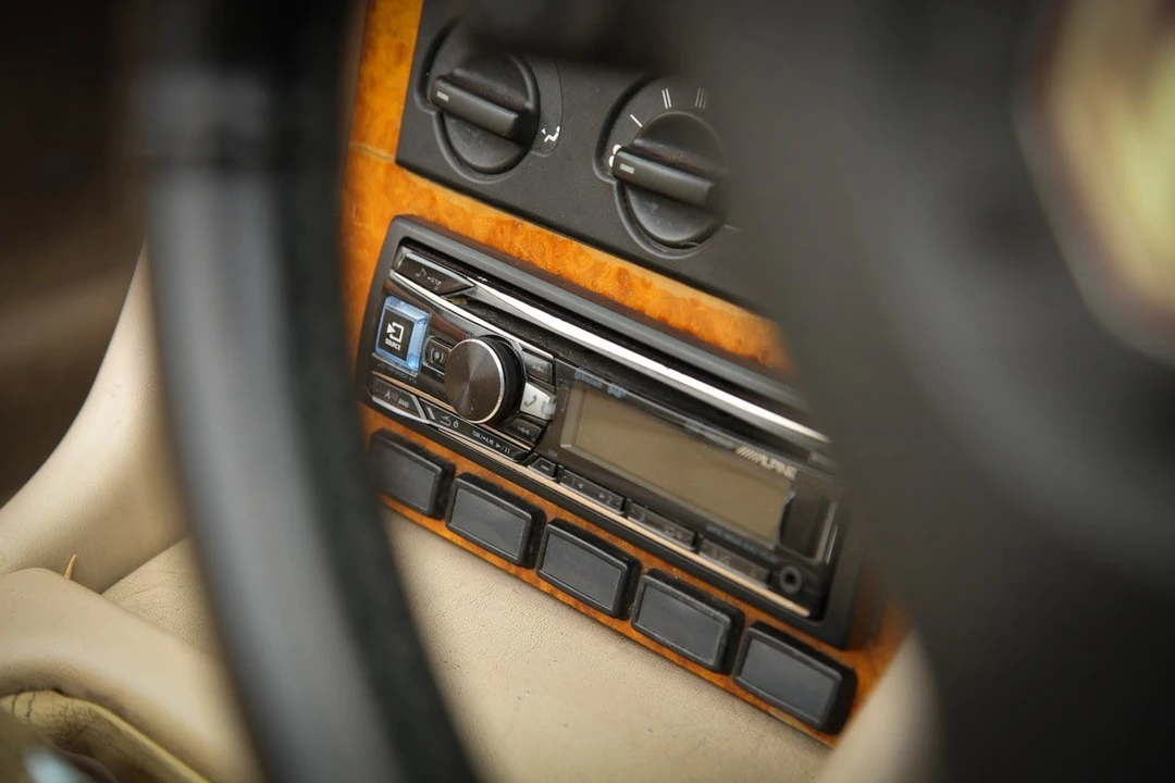 1995 MG RV8 - Image 22 of 30