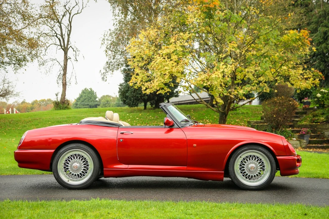 1995 MG RV8 - Image 12 of 30