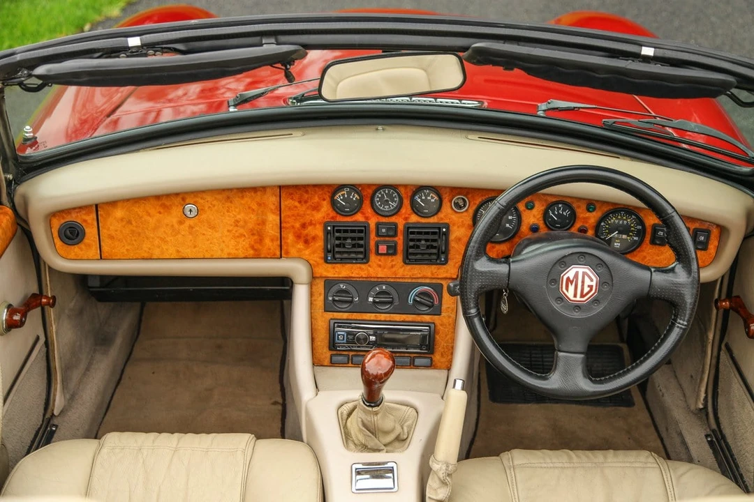 1995 MG RV8 - Image 30 of 30