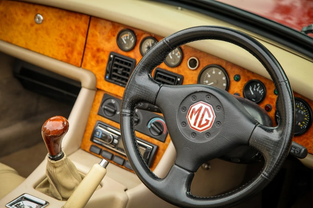 1995 MG RV8 - Image 20 of 30