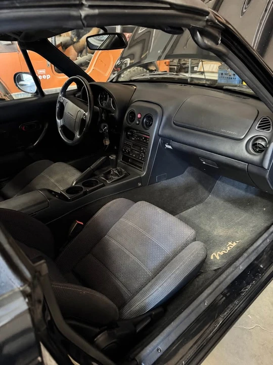 1995 Mazda NA MX-5 Miata - Image 9 of 9