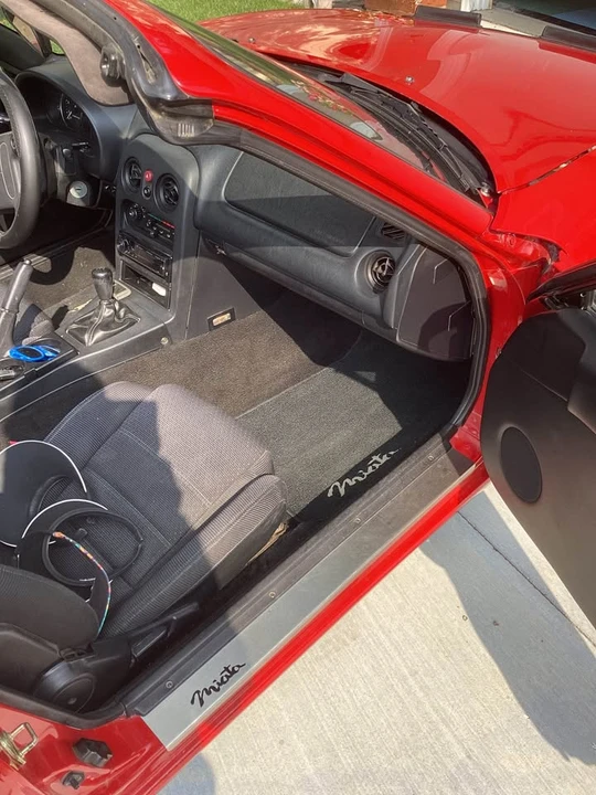 1995 Mazda NA MX-5 Miata - Image 6 of 10