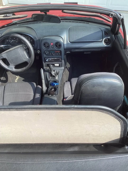 1995 Mazda NA MX-5 Miata - Image 5 of 10