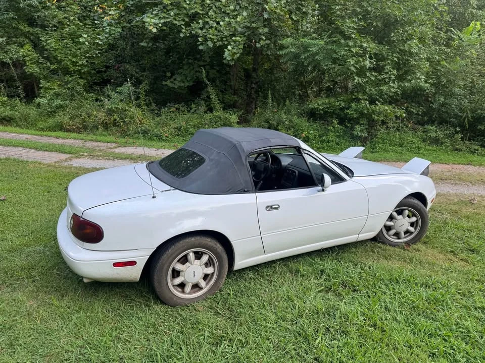 1995 Mazda NA MX-5 Miata - Image 9 of 12