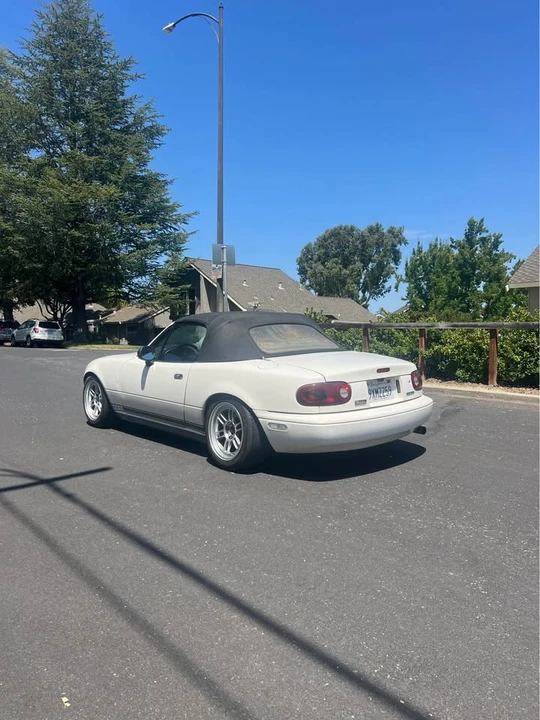 1995 Mazda NA MX-5 Miata - Image 2 of 20