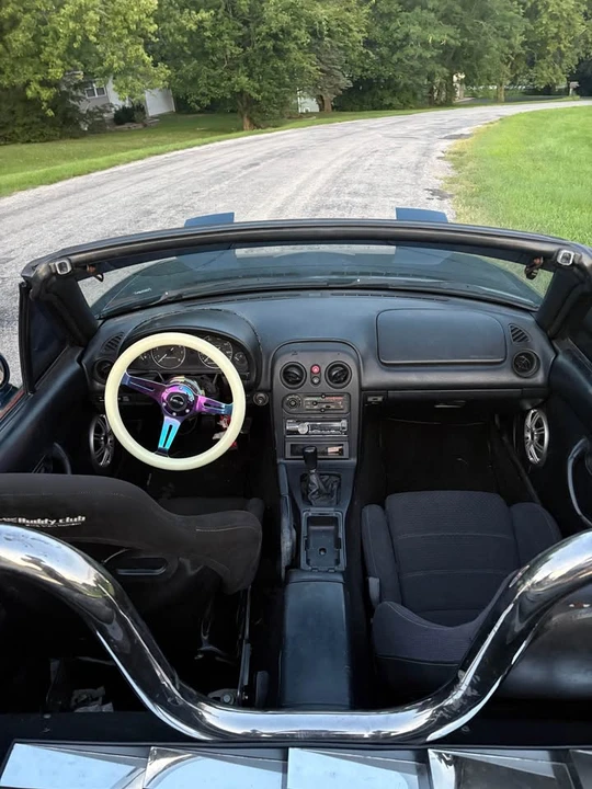 1995 Mazda NA MX-5 Miata - Image 6 of 12