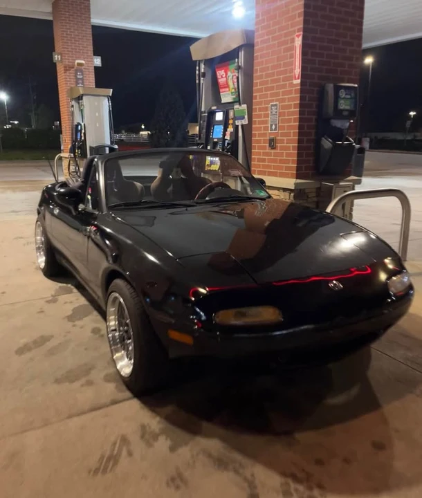 1995 Mazda NA MX-5 Miata - Image 2 of 11