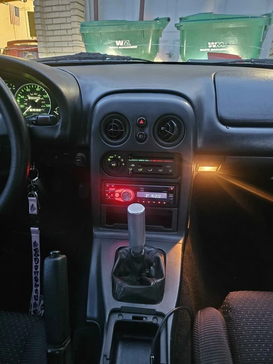 1995 Mazda NA MX-5 Miata - Image 8 of 15