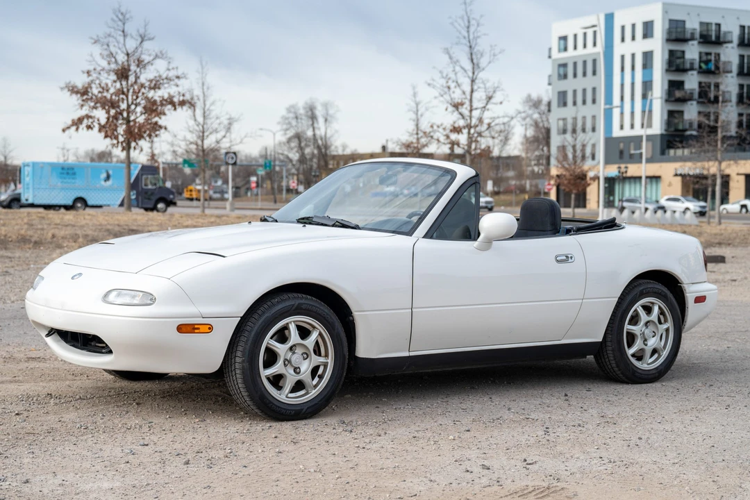 1995 Mazda NA MX-5 Miata - Image 2 of 31