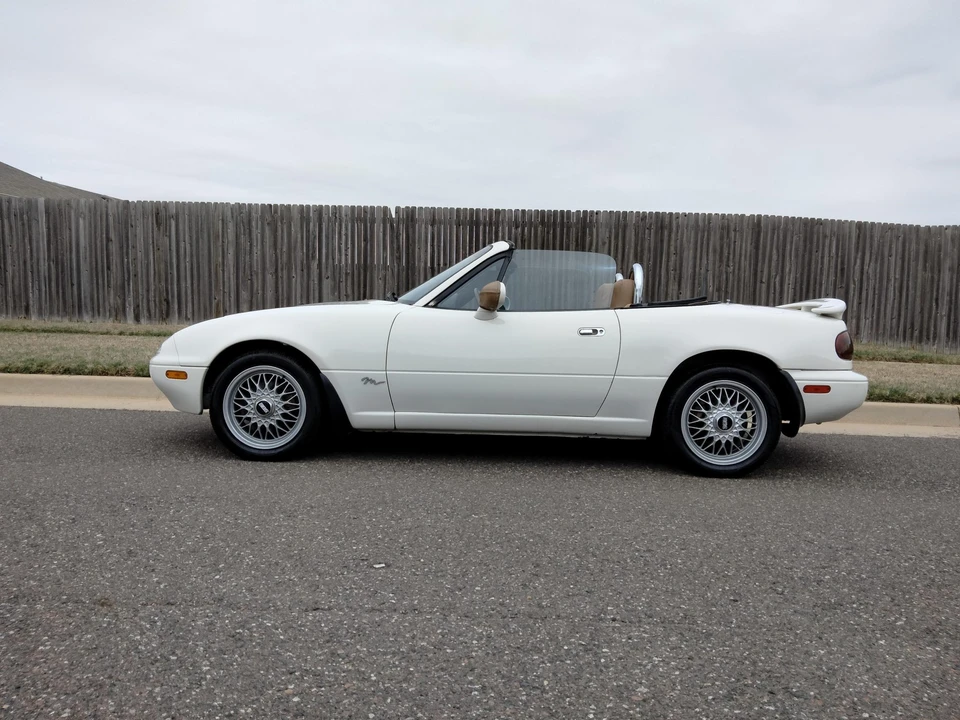 1995 Mazda NA MX-5 Miata - Image 26 of 31