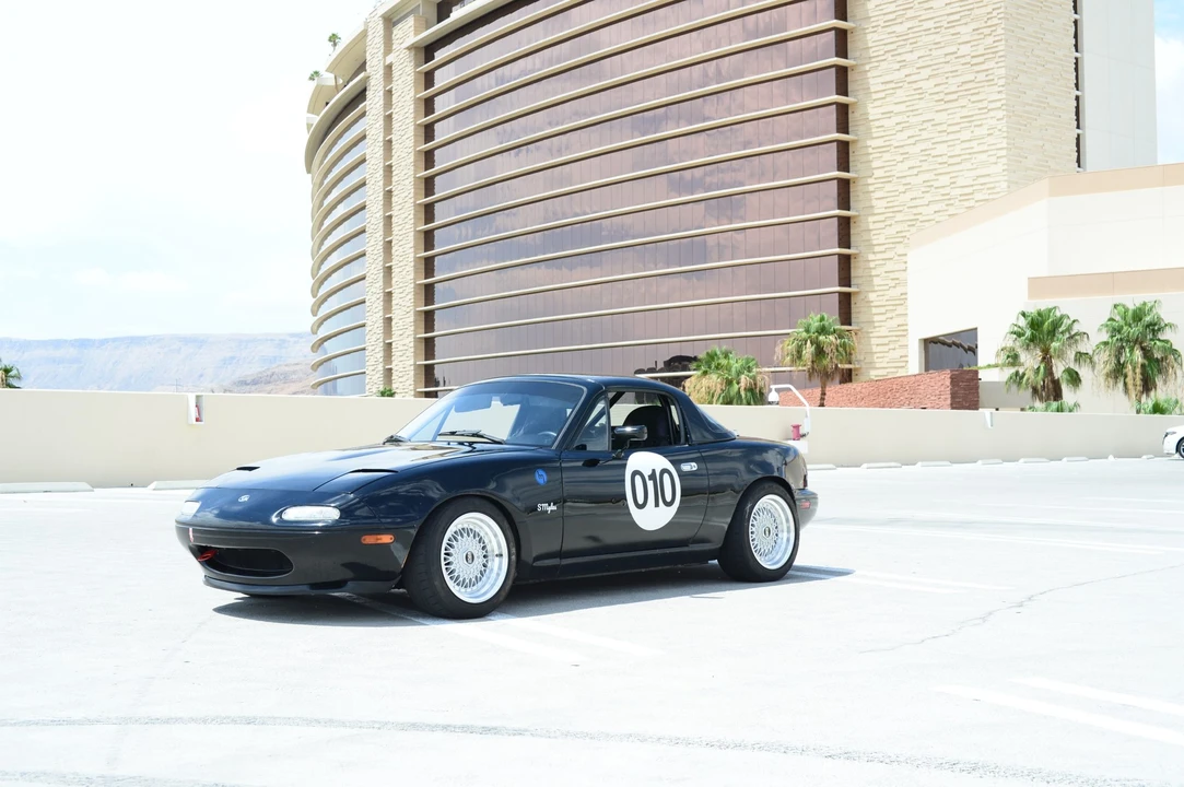 1995 Mazda NA MX-5 Miata - Image 2 of 31