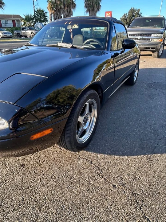 1995 Mazda NA MX-5 Miata - Image 2 of 18