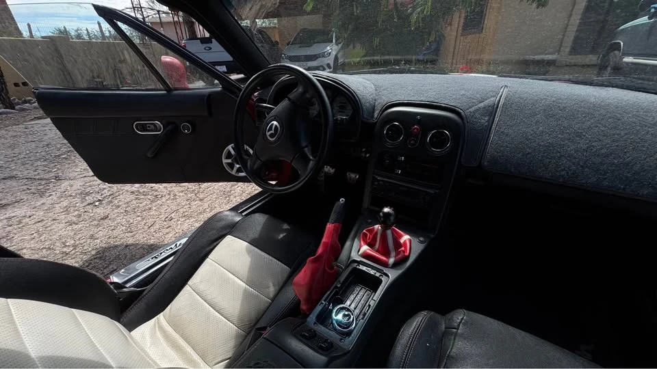 1995 Mazda NA MX-5 Miata - Image 5 of 19