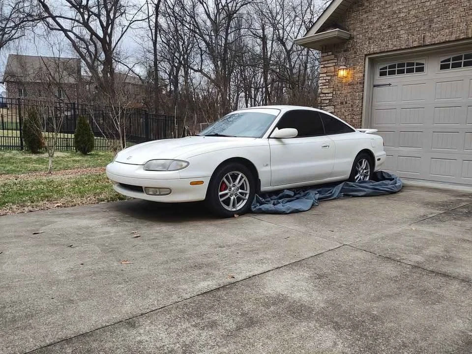 1995 Mazda MX-6 2nd Gen - Image 2 of 5