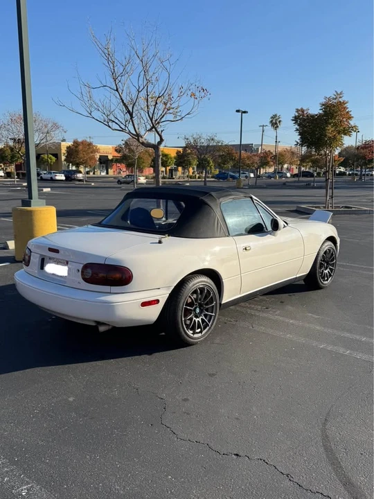 1995 Mazda NA MX-5 Miata - Image 5 of 10