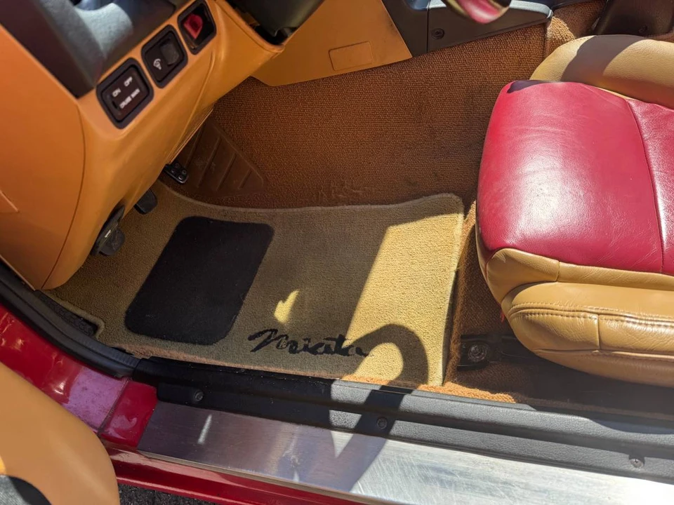 1995 Mazda NA MX-5 Miata - Image 6 of 9
