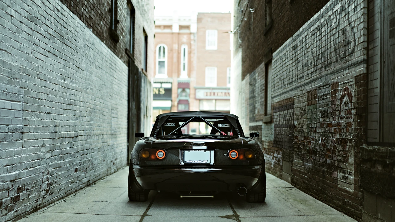 1995 Mazda NA MX-5 Miata - Image 2 of 19