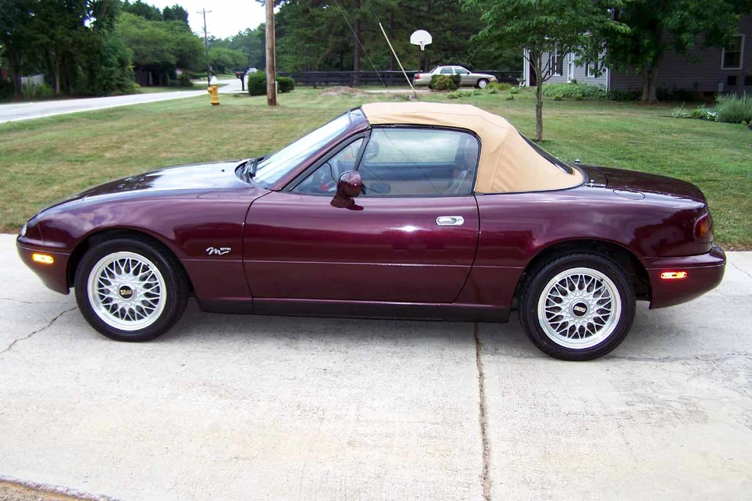 1995 Mazda NA MX-5 Miata - Image 2 of 31