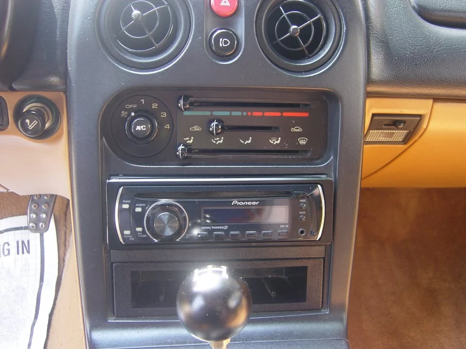 1995 Mazda NA MX-5 Miata - Image 16 of 18