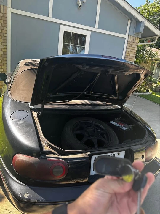 1995 Mazda NA MX-5 Miata - Image 9 of 10