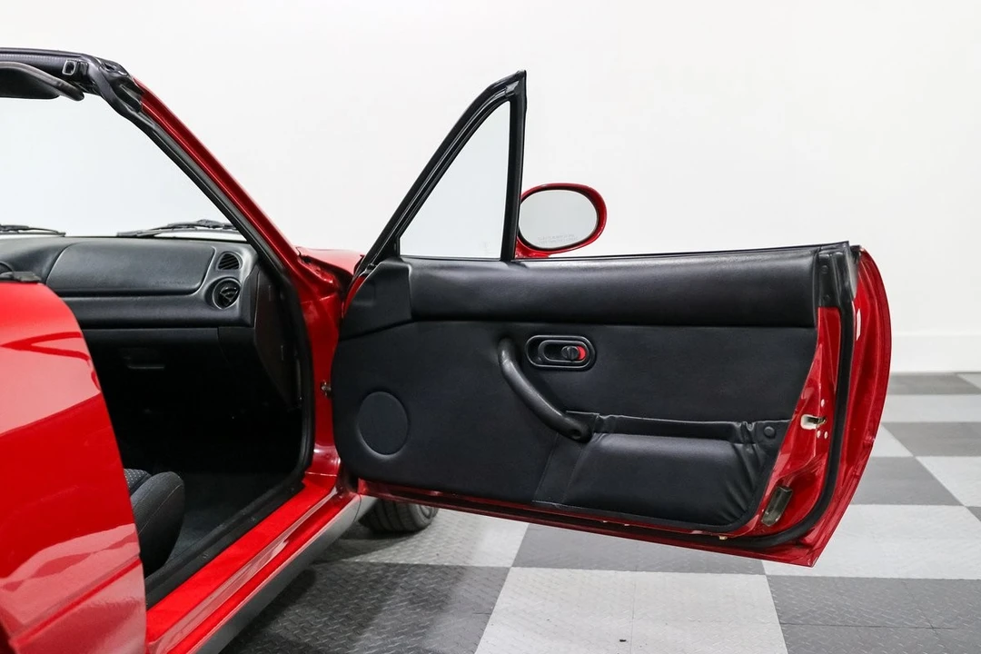 1995 Mazda NA MX-5 Miata - Image 17 of 31