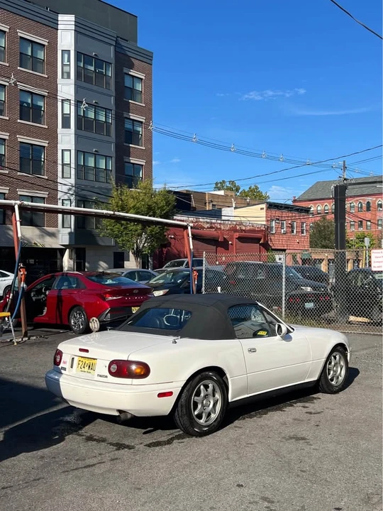 1995 Mazda NA MX-5 Miata - Image 8 of 11