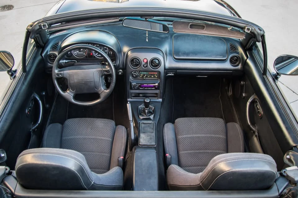 1995 Mazda NA MX-5 Miata - Image 11 of 17