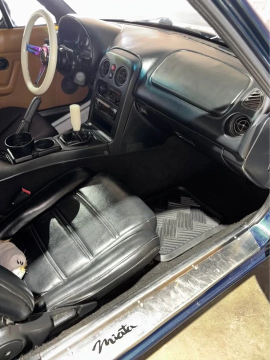 1995 Mazda NA MX-5 Miata - Image 6 of 7