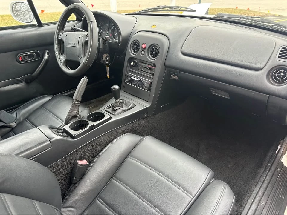 1995 Mazda NA MX-5 Miata - Image 11 of 16