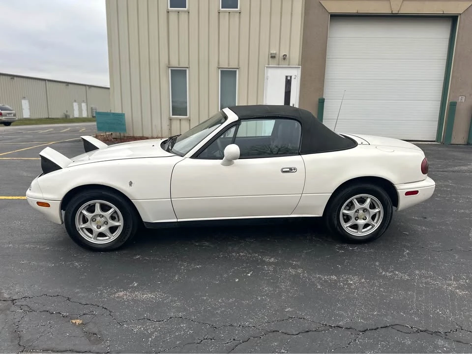 1995 Mazda NA MX-5 Miata - Image 2 of 16