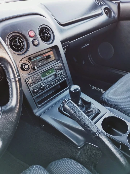 1995 Mazda NA MX-5 Miata - Image 9 of 16