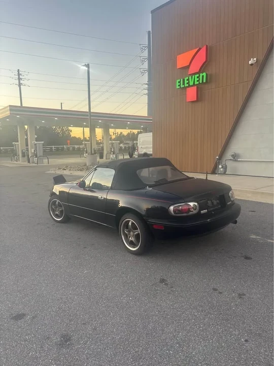 1995 Mazda NA MX-5 Miata - Image 4 of 17