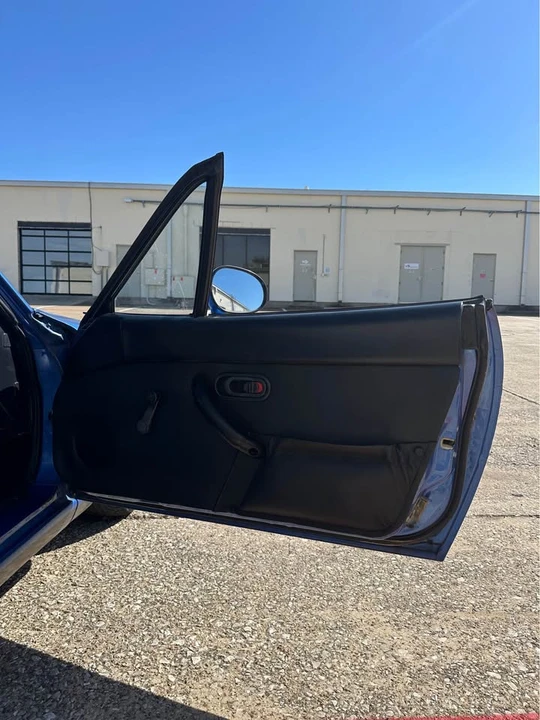 1995 Mazda NA MX-5 Miata - Image 5 of 8
