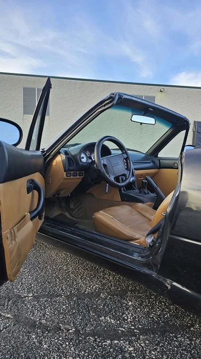 1995 Mazda NA MX-5 Miata - Image 6 of 8