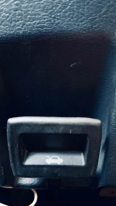 1995 Mazda NA MX-5 Miata - Image 9 of 11